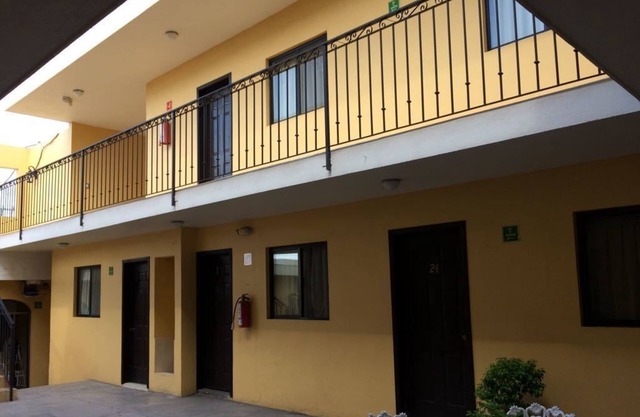 Hotel Flores Hills