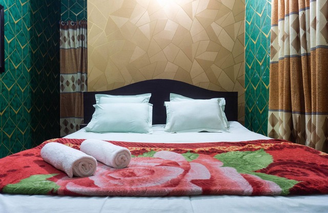 Hotel Green Garden - Double Room -AC