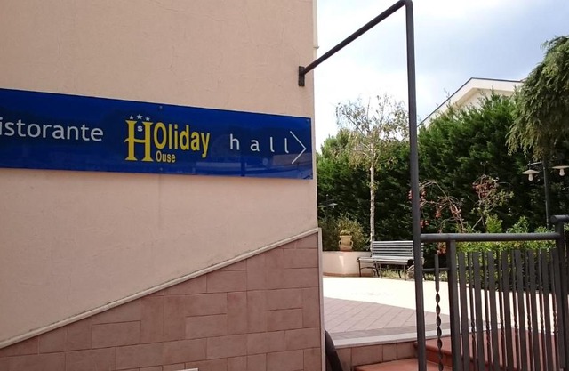 Hotel Holiday House