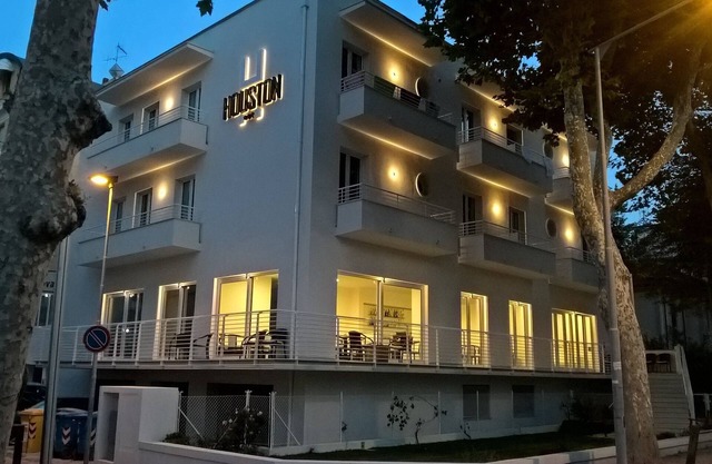 Hotel Houston Suites