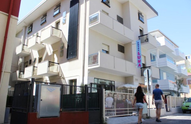 HOTEL LUNA