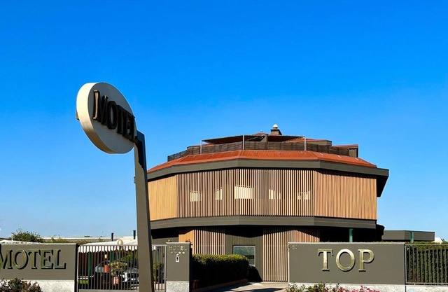 Hotel Motel Top