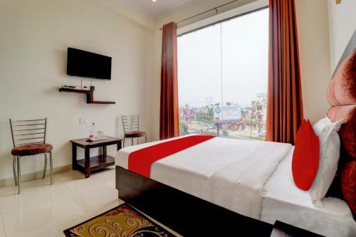 HOTEL O R1 HOME STAY Jwalapur Railway Station