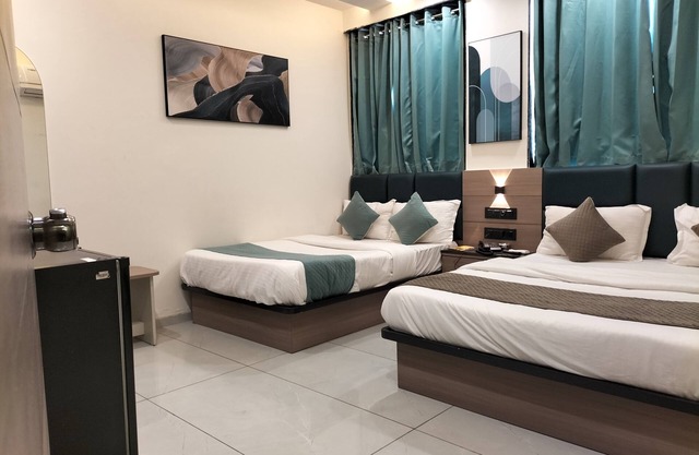 Hotel Paris Plaza