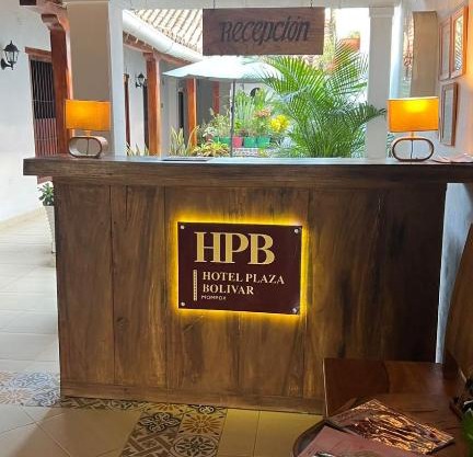 HOTEL PLAZA BOLIVAR MOMPOX ubicado en el centro histórico con parqueadero interno