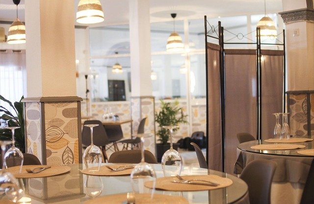 Hotel Restaurante Vía Sevilla - Cádiz by MA 22 Puntos