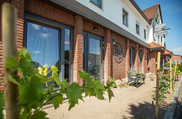 Hotel, Restaurant und Weinhandel Weinbek