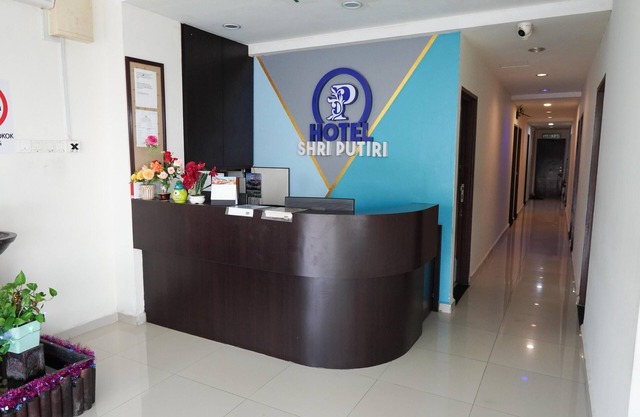 Hotel Shri Putiri