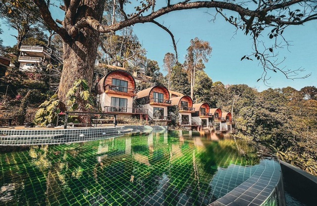 Hotel stay on cloud uphill Chiangmai with infinity pool, on-site restaurant