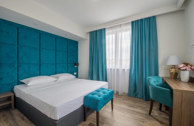Hotel Tau