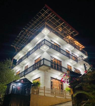 Hotel White House