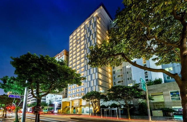 Hotel With City