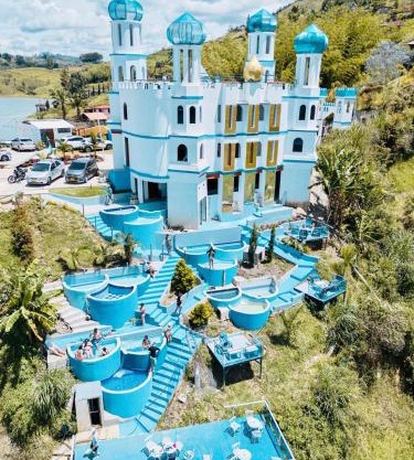 Hotel y Termales Castillo Del Lago Guatape