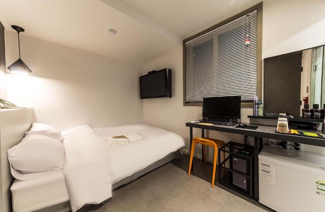 Hotel Yam Sinheung station