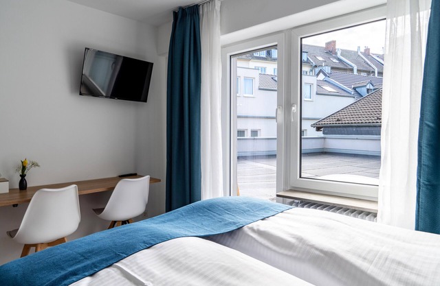 HOTEL83