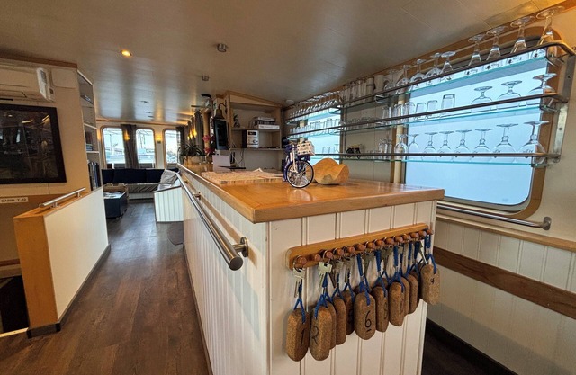 Hotelboat Iris