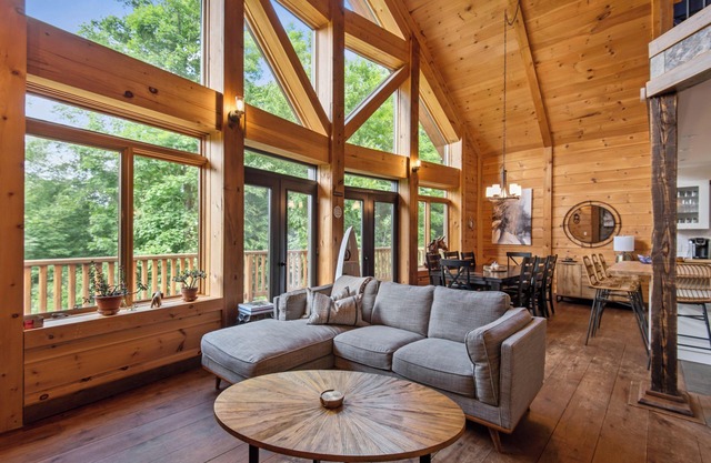 HotTub-BBQ-BasketBall-Fireplace-Smart TV-Tremblant