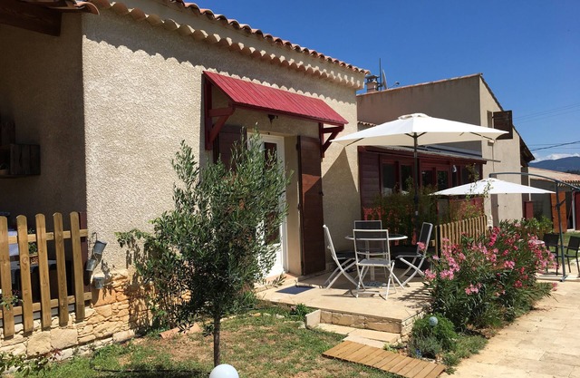 House for 2 or 4 people, ideal for a couple with children, shared pool
