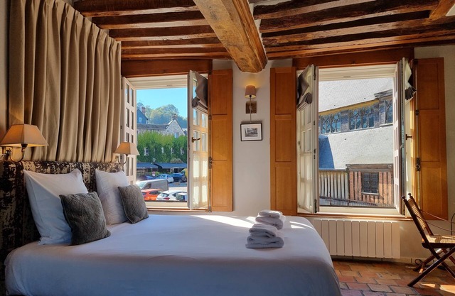 Houdaille 1 - Bright Suite overlooking the Port of Honfleur