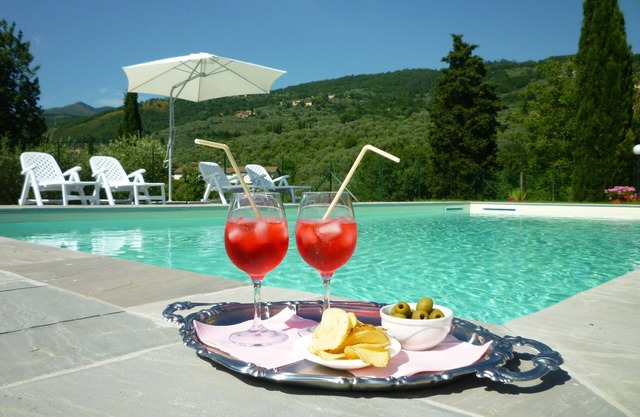 House in the Florentine hills with swimming pool, free parking and wifi