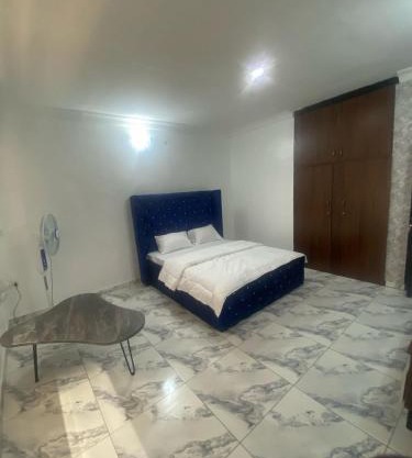 House 10 APARTMENT SERVICES