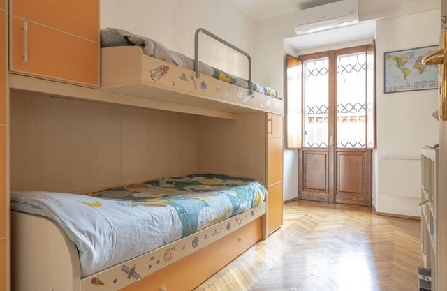 House 10 minutes from Porta Nuova! Family apartment. Pets allowediiiii