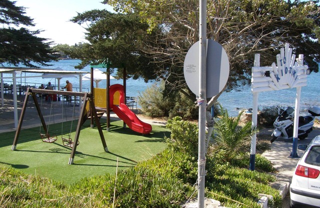 House,1000m from the beach