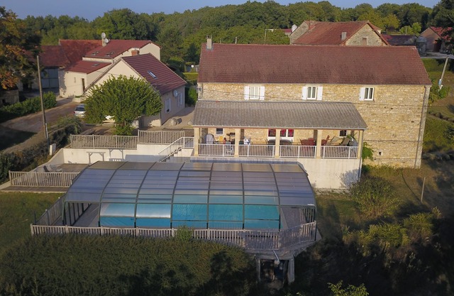 House 13/15 people in the heart of the black perigord
