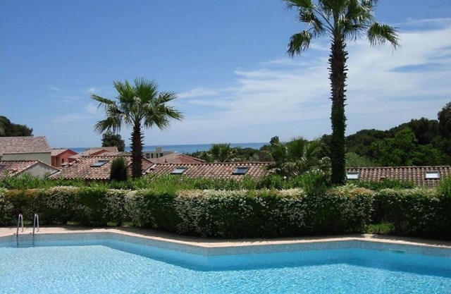 🏠 House 2 bedrooms near NICE, air-conditioned, land, pool garage, 600 m sea