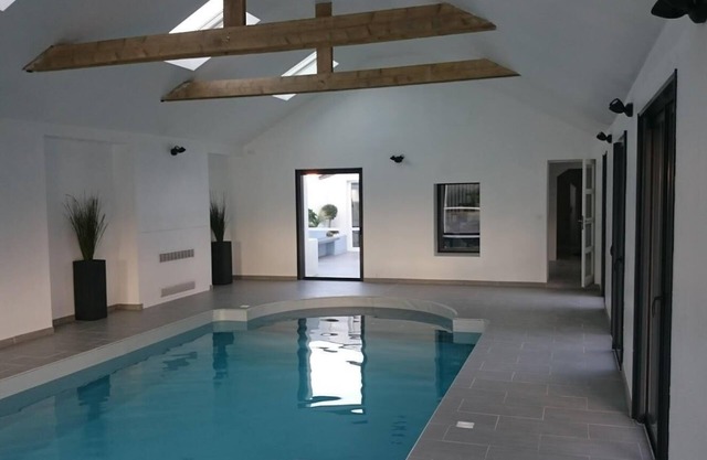 House 2 to 10 people with indoor heated pool in Belle Île