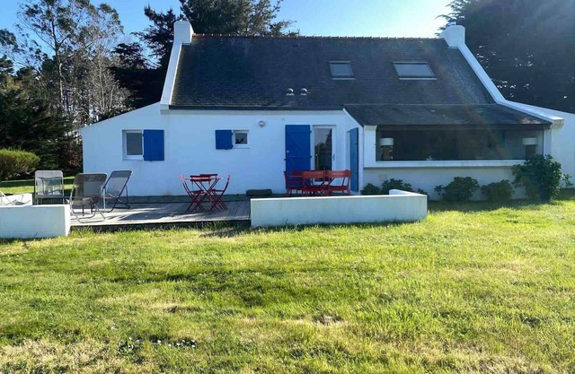 House 200 m from the beach with sea view, terrace, garden, Wifi