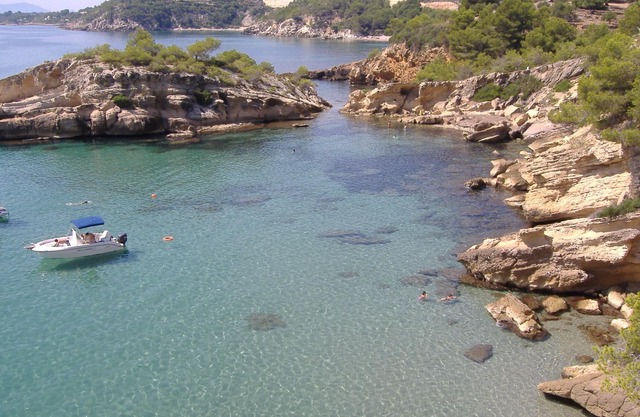 House 200m to the sea, right by the swimming pool, far from the tourist crowds