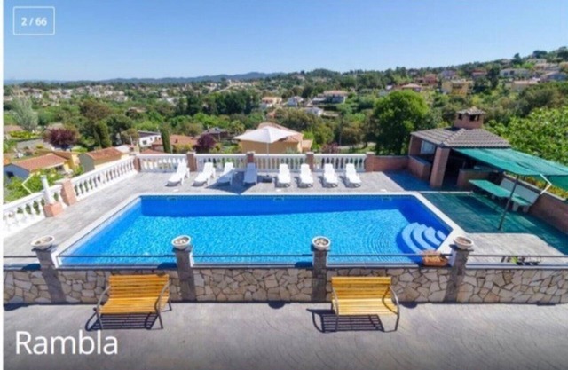 HOUSE 270M2 TWO INDEPENDENT PLANTS POOL AND BARBECUE 8 ROOMS