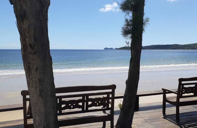 House 3 bedrooms 2suites in beach front cond - 2 suites