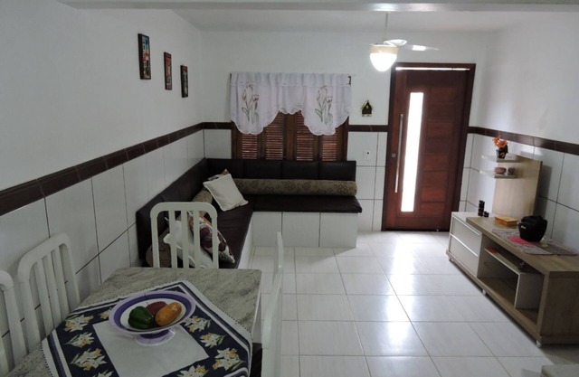 House 3 bedrooms, one block from the sea