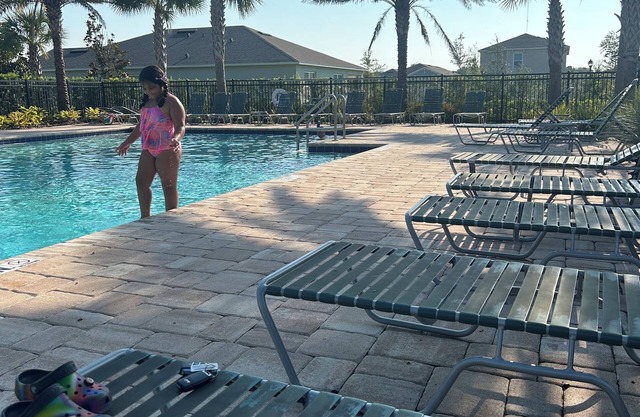 House 30 m from Orlando and 25 m from Daytona Beach. The great for the family.