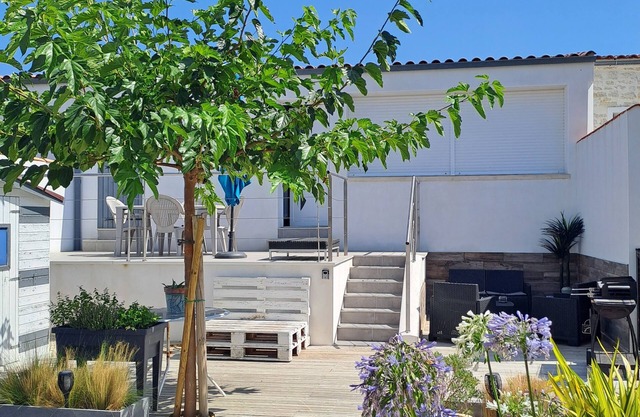 House 300 m from the sea