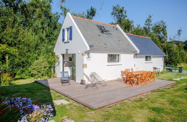 House 300 m from the sea with garden