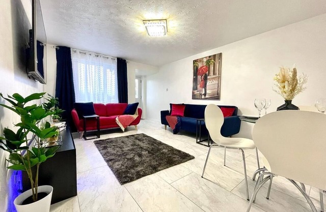 House 32 Delightful, Clean 2 bed house close to a golf course