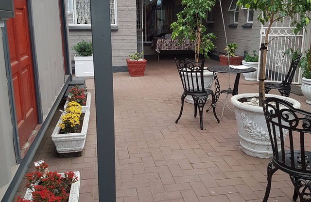 House 36 - Close to OR Tambo Airport - Full Breakfast Included