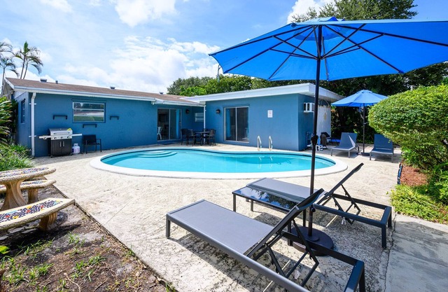 House 4 Bedrooms, Pool Close to Hard Rock Casino
