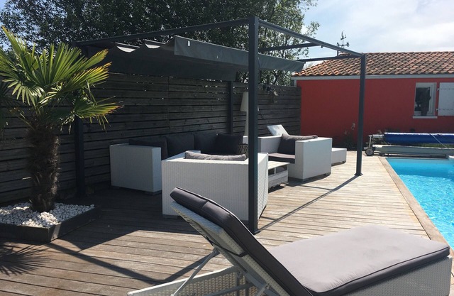 House 6 people with swimming pool and near beach