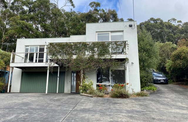 House 83, Holiday House Lorne