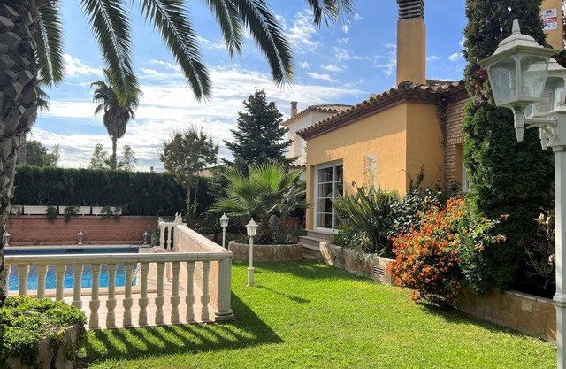 House Adriana- private pool, garden, barbecue, air conditioning, wifi.