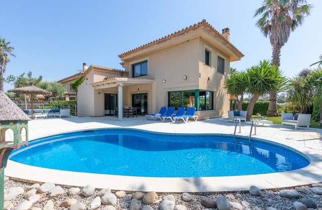 House Amfora 70, in 1st line, A/C, Wi-Fi, private pool, barbecue, garden.