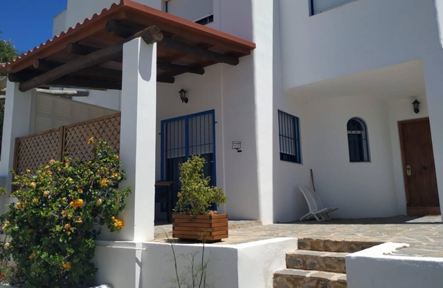 House and garden, quiet area, near the beach