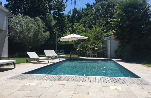 House and its pool near the beach