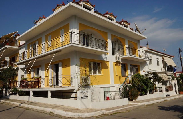House Antoinet. Ireon Samos