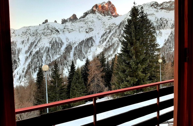 House AQ28 on the ski slopes