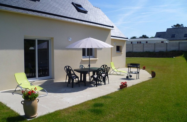 House at Camaret-sur-mer, quiet on fenced 1km to port